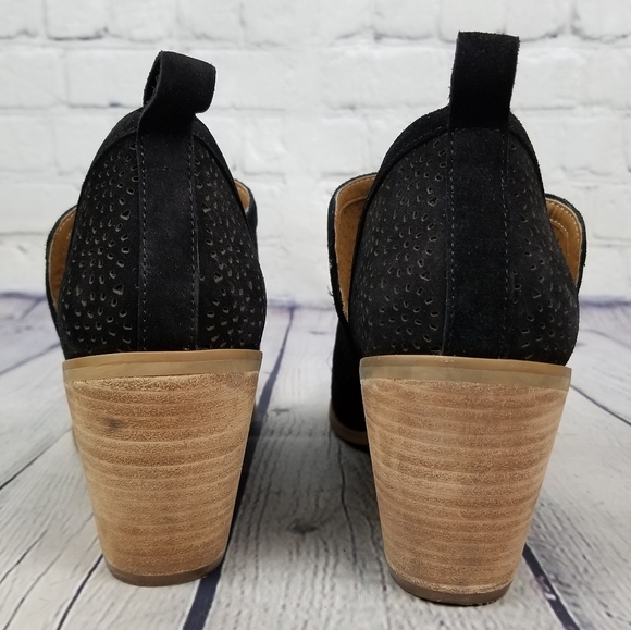 SUSINA | Camden suede cutout slip-on heeled bootie - Picture 5 of 8